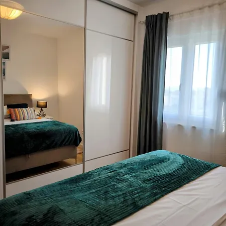 Lavel Apartment *