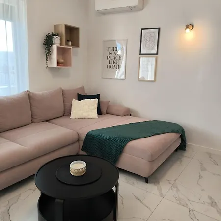 Lavel アパート トロギール