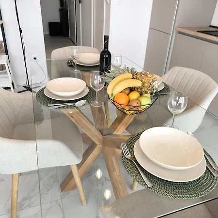 アパート Lavel トロギール