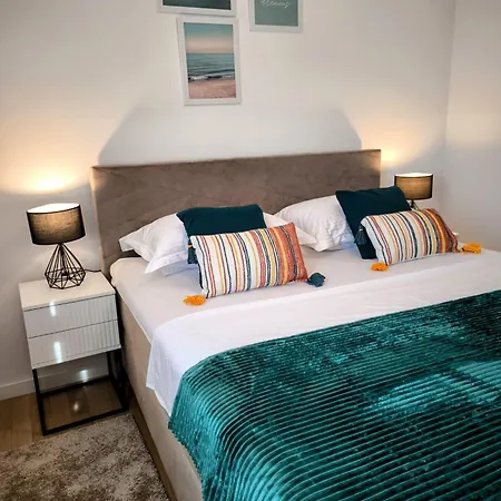 アパート Lavel トロギール