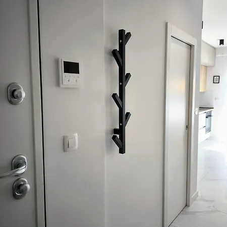 アパート Lavel トロギール