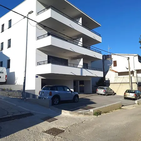 Lavel アパート *