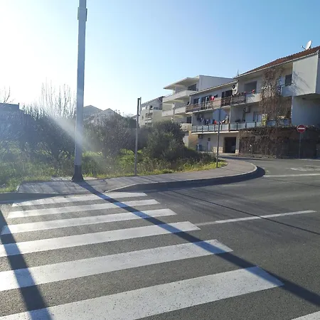 Lavel アパート *